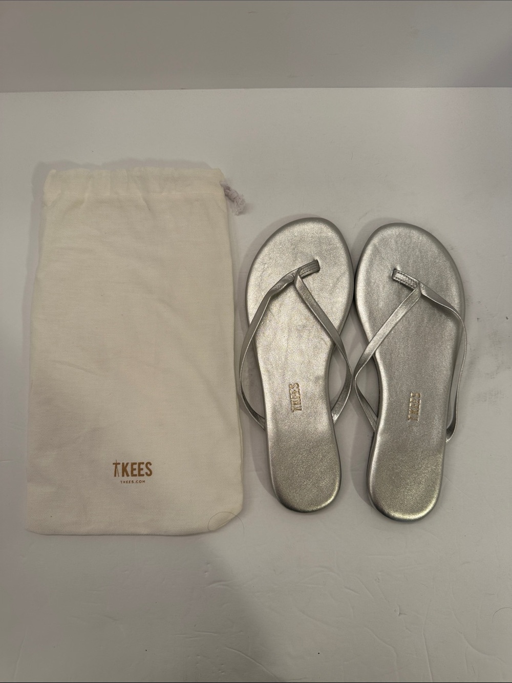 TKEES Metallic Silver Flip Flops Size 7